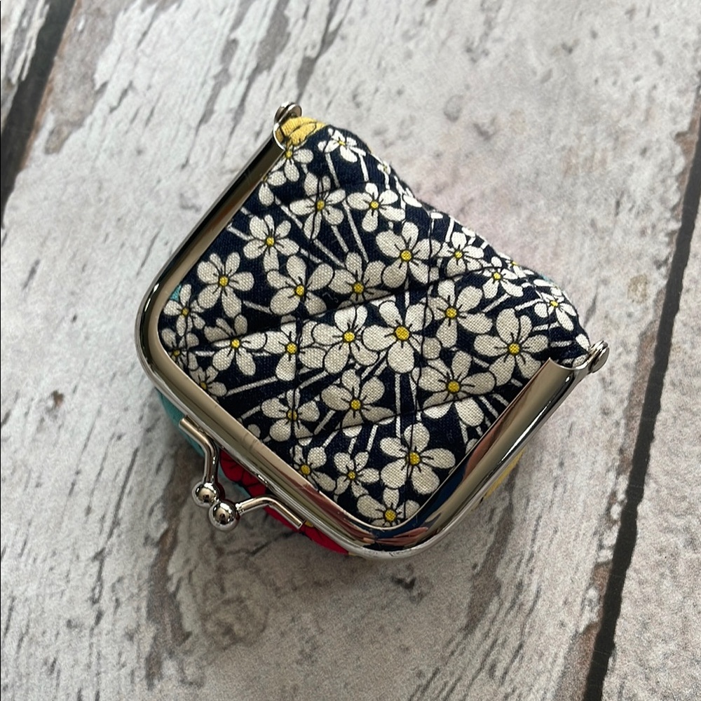 NEW! Vera Bradley Small Pouch - Picture 2 of 9